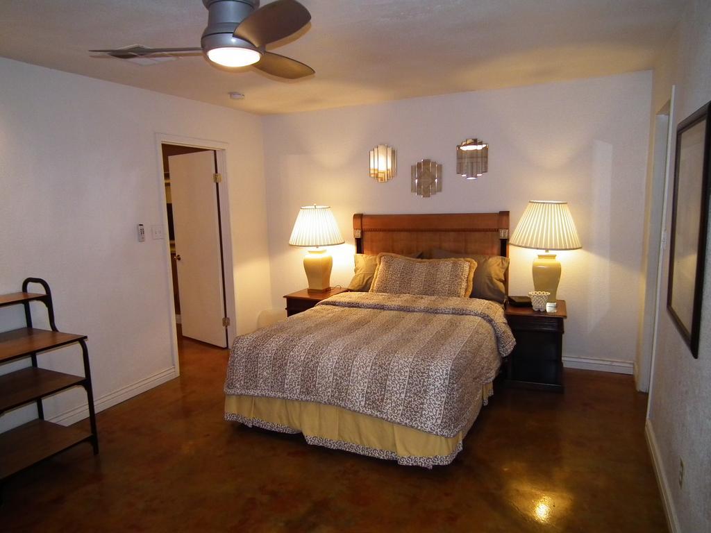 Raz Inn Central Phoenix Exterior photo