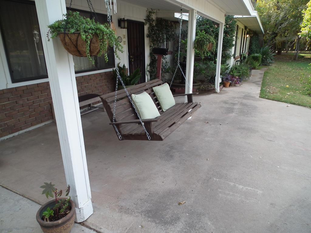 Raz Inn Central Phoenix Exterior photo