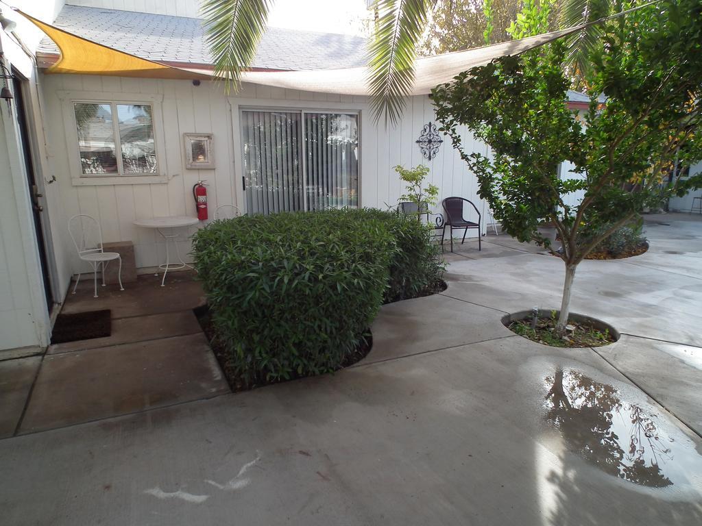 Raz Inn Central Phoenix Room photo