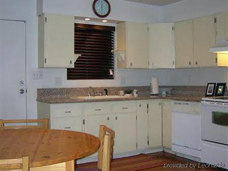 Raz Inn Central Phoenix Room photo